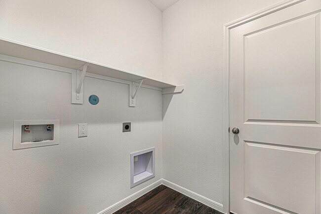 Building Photo - 240 Seven Pnes Dr