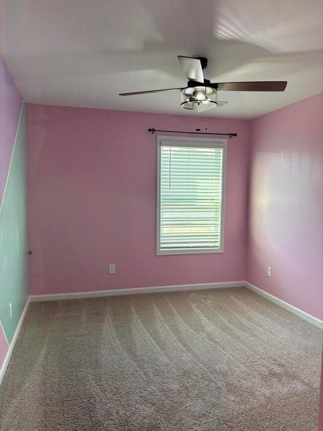 Building Photo - 335 Niblick Dr