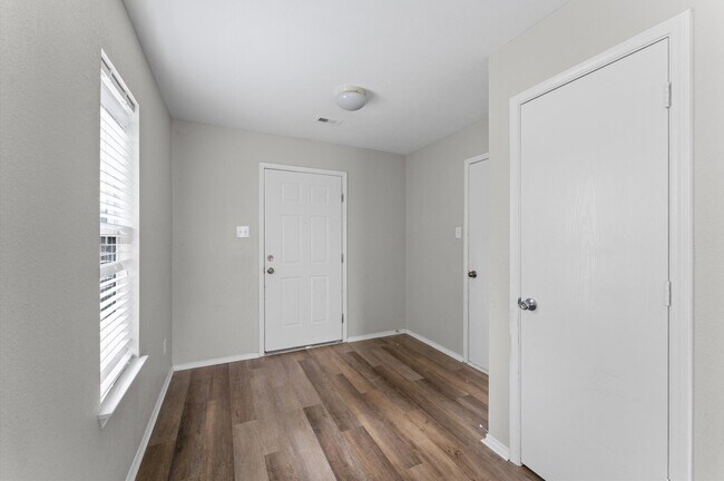 Building Photo - 7642 Appleberry Dr