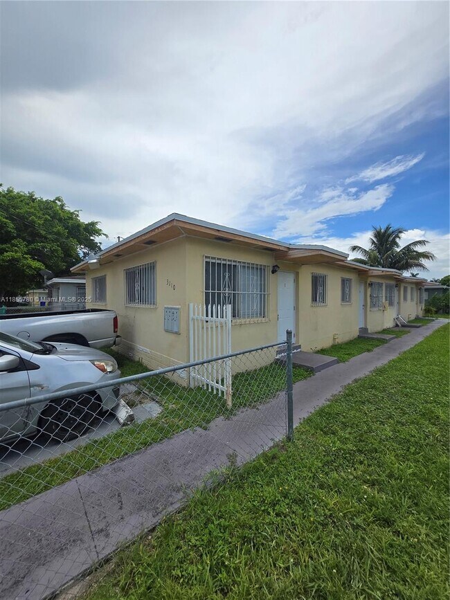 Building Photo - 3110 NW 19th Ave