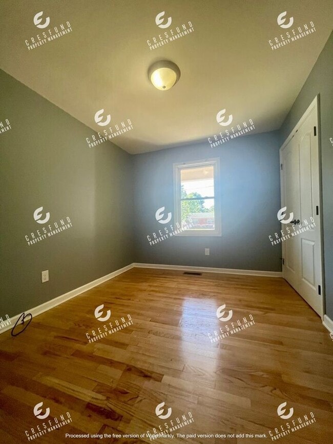 Building Photo - Spacious 3 Bedroom, 2 Bath - AVAILABLE NOW!