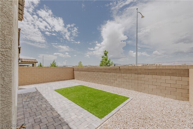 Building Photo - 5927 Coja St