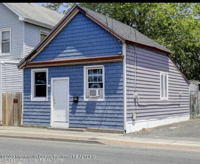 Building Photo - 190 Main St