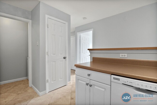 Building Photo - Bright, Freshly Updated 2BR/2BA Condo at T...