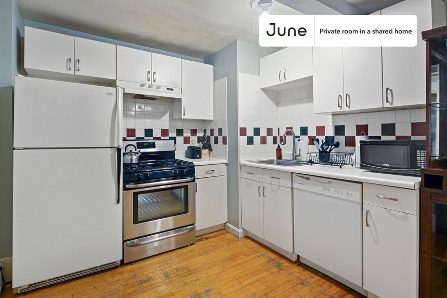 Building Photo - Private bedroom in 2 bed/1.5 bath Home