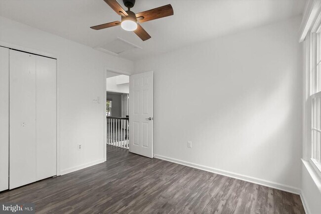 Building Photo - 1550 McLean Commons Ct