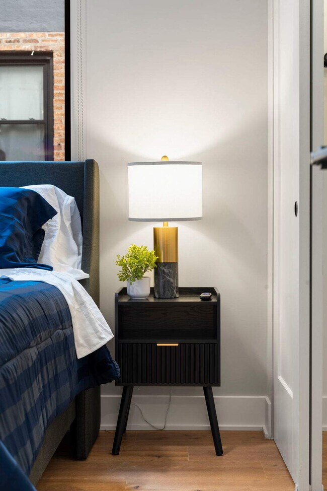 Building Photo - 6044 N Winthrop Ave