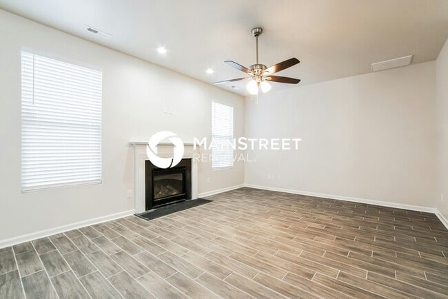 Building Photo - 4 Bedroom Pet-Friendly Home in Raleigh, NC with Main Street Renewal