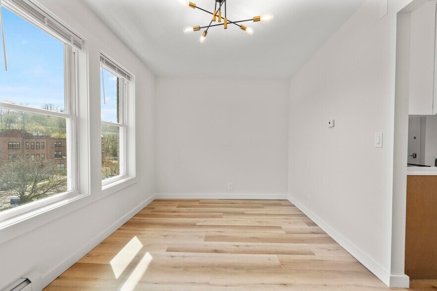 Building Photo - 431-431 N Main St