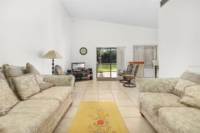 Building Photo - 712 E Flag Way