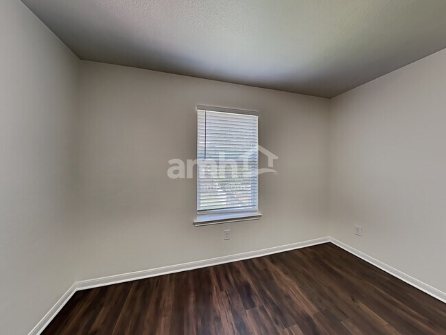 Building Photo - 1735 Park Oak Drive
