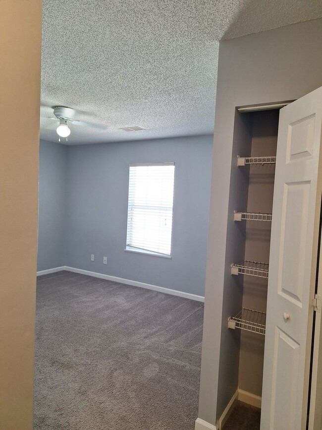 Building Photo - Wonderful Four Bedroom Home in Northeast C...