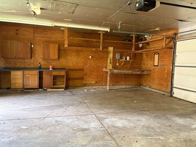 Building Photo - 3 Bedroom Single Family Home for Rent