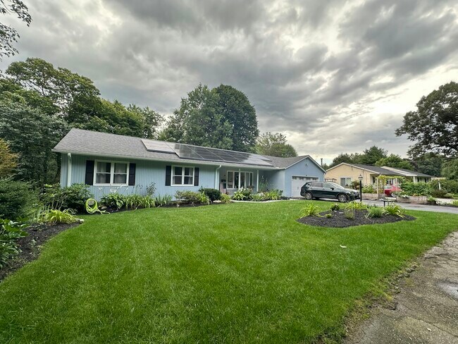 Building Photo - 65 Lynnwood Ln