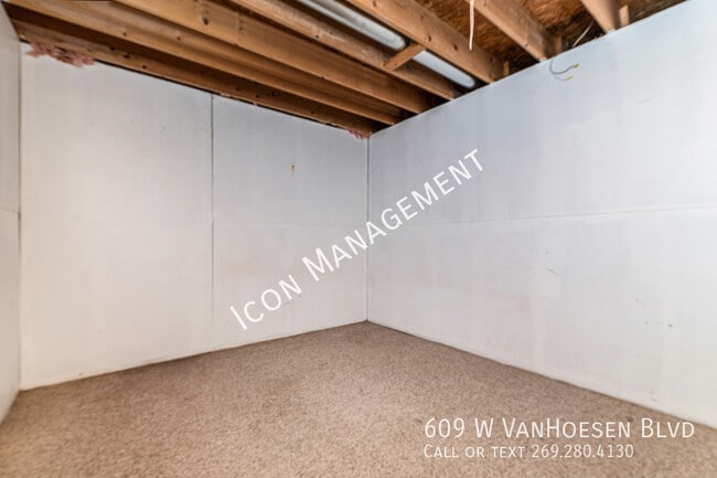 Building Photo - 609 W Van Hoesen Blvd