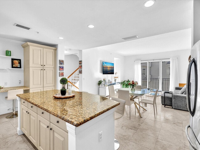 Building Photo - 1801 Coral Heights Blvd