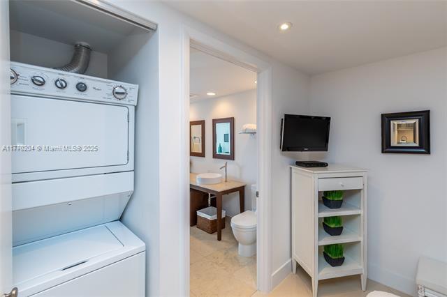 Building Photo - 495 Brickell Ave