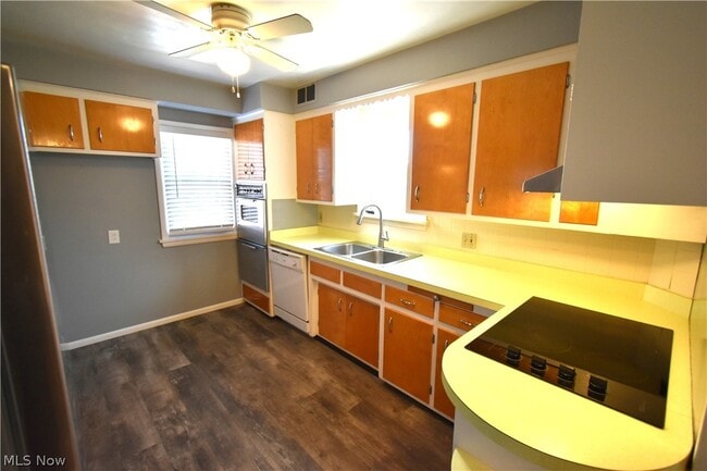 Building Photo - 2761 Forestview Ave