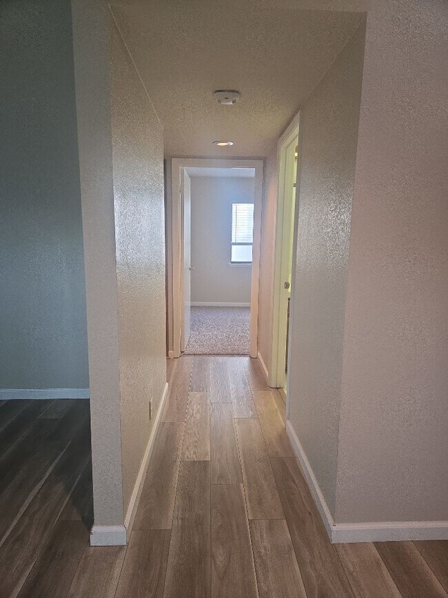 Building Photo - Charming Single Story 3 Bed 2 Bath House