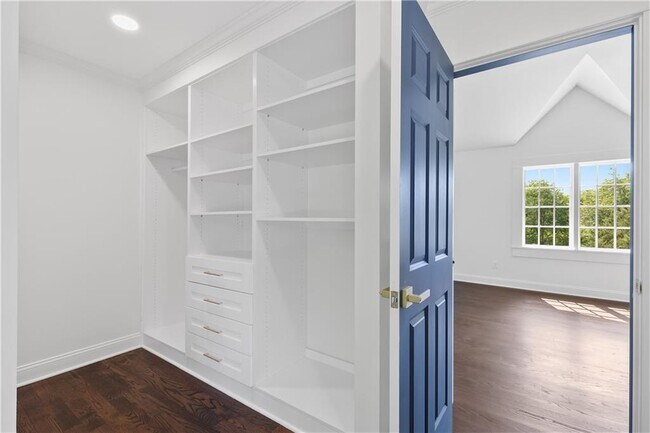 Building Photo - 1296 Hilton Dr