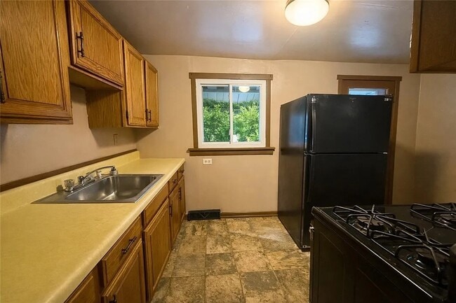 Building Photo - 407 Mitchell Ave