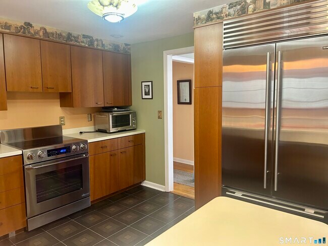 Building Photo - 45 Farview Ave