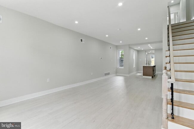 Building Photo - 1626 S 24th St