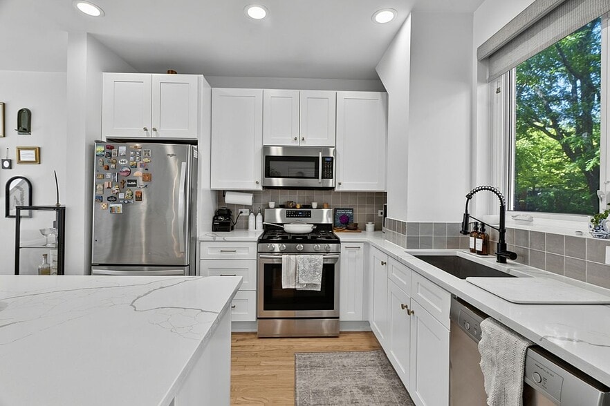 Building Photo - 2809 N Wolcott Ave