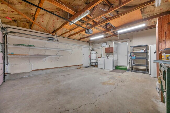 Building Photo - 1490 Foster Dr