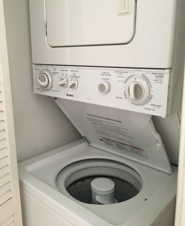 Building Photo - 159 King George St