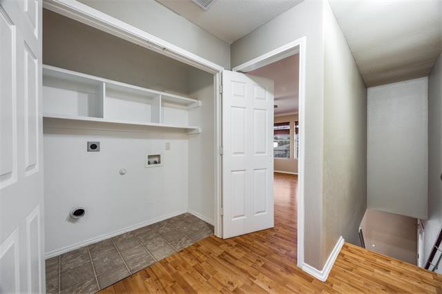 Building Photo - 900 N Brents Ave