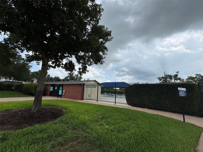 Building Photo - 3510 Water Locust Dr