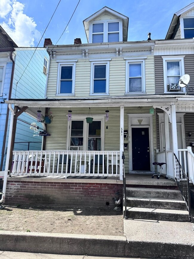 Building Photo - 587 W Princess St