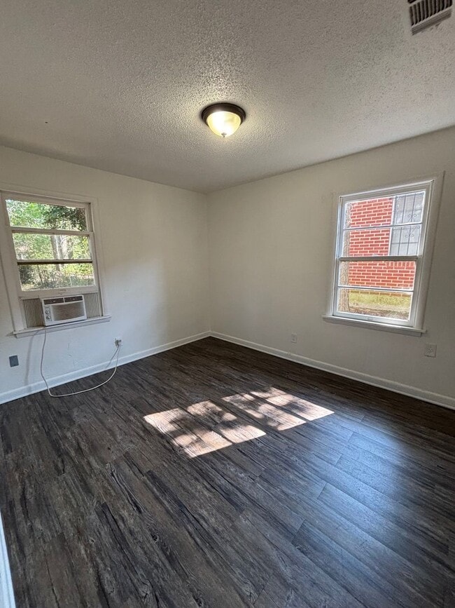 Building Photo - Cozy home in Shreveport
