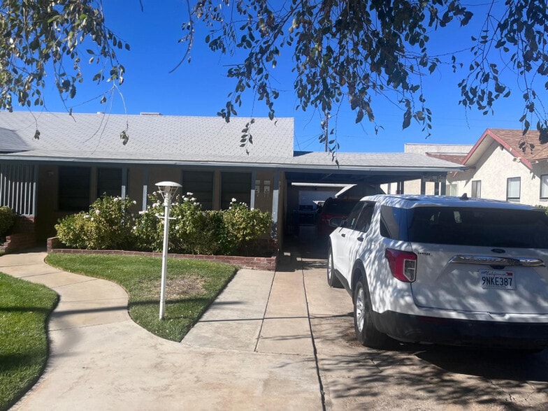 Building Photo - 44515 Cedar Ave