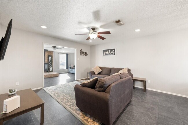 Building Photo - Fully Furnished Long-Term Rental!!