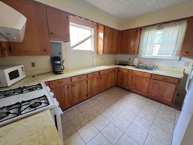 Building Photo - 2 Bedroom 2 Bath House in Wagener Terrace ...