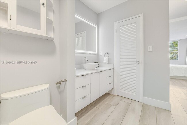 Building Photo - 100 Lincoln Rd