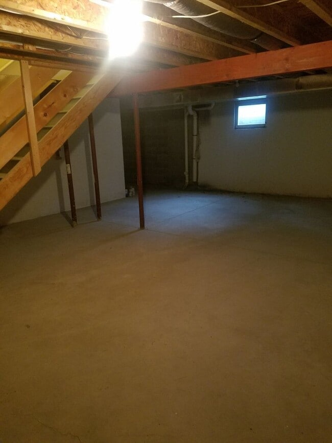 Building Photo - 211 Amblewood Way