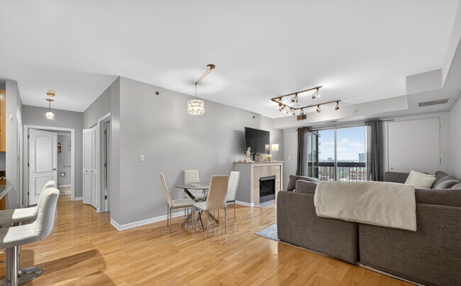 Building Photo - 1212 N Wells St