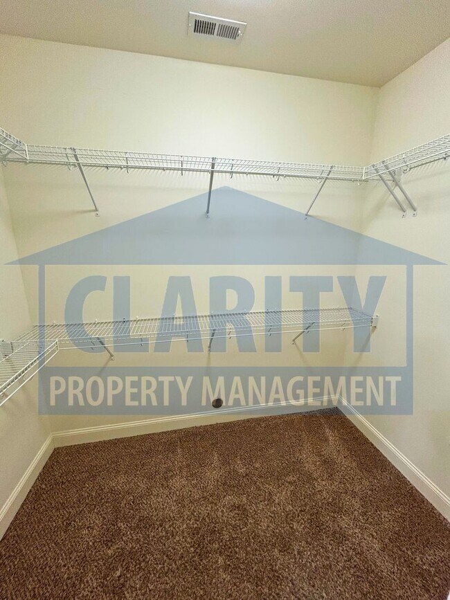 Building Photo - Beautiful two bedroom townhome!