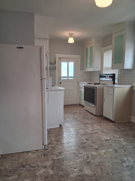 kitchen - 829 Miller Ave