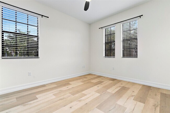 Building Photo - 115 SW 127th Terrace