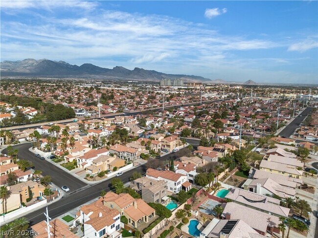 Building Photo - 1712 Estrella St