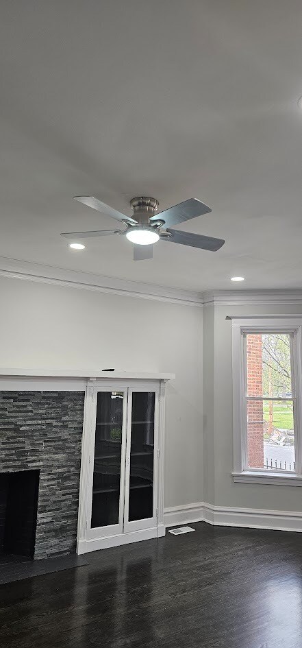 Building Photo - 3BR with Central Air & Laundry – Steps fro...