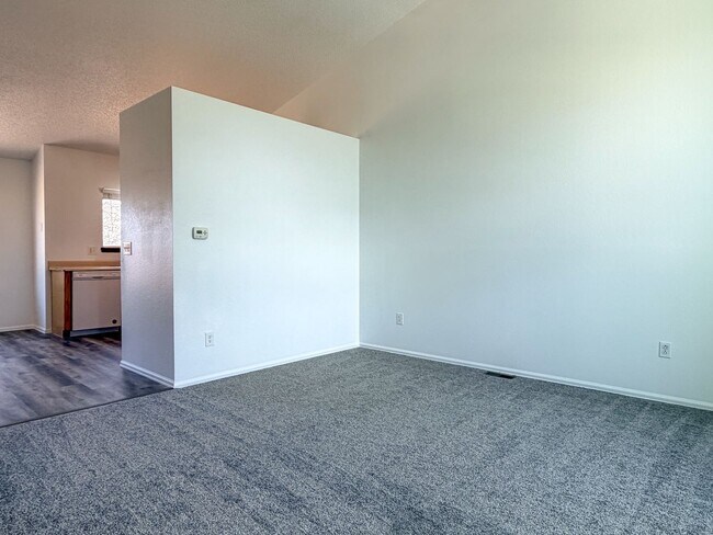 Building Photo - Single-Family Home in Littleton!