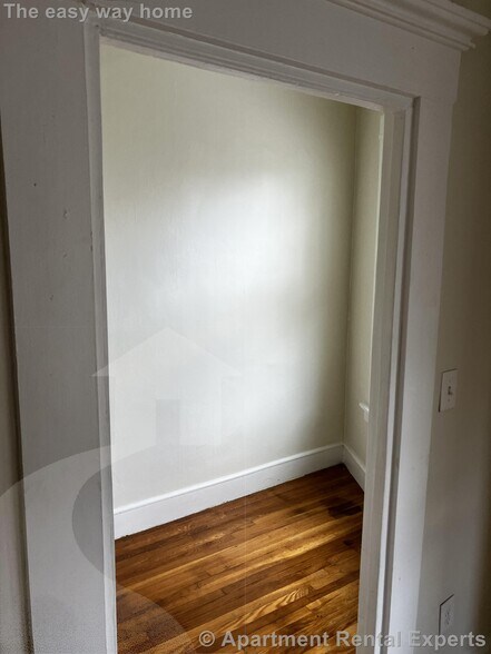 Building Photo - 100 River St