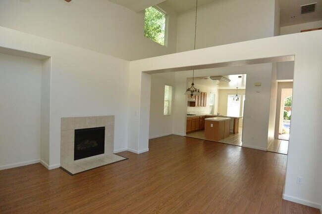 Building Photo - 3204 N Kayenta St