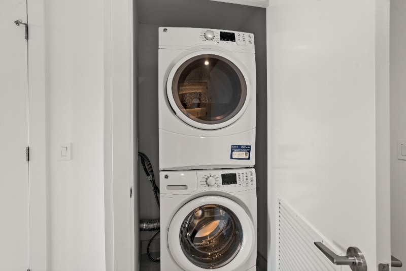 Building Photo - 169 W Elm St