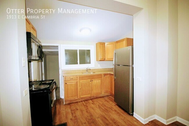 Building Photo - 1913 E Cambria St